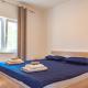 Beach Holiday home with private jacuzzi & parking, Trogir (fotografie 10)