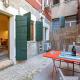 SNUG APARTMENT WITH PRIVATE COURTYARD M0270422677 Venice - Photo 5