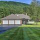Game Room, Yard and Hot Tub Spacious Catskills Home, Starlight