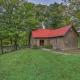 Rustic Cabin in the Woods 2-Acre Fishing Pond!, Burlington (фото 3)
