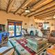 El Prado Home with Hot Tub, Panoramic Mtn Views, El Prado (fotografie 3)