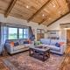 Chic Williamstown Retreat with Pool and Hot Tub!, Williamstown (fotografie 5)