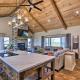 Chic Williamstown Retreat with Pool and Hot Tub!, Williamstown (fotografie 7)