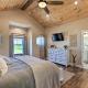 Chic Williamstown Retreat with Pool and Hot Tub!, Williamstown (fotografie 10)