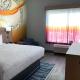 La Quinta Inn & Suites by Wyndham San Antonio Seaworld LAFB, San Antonio (photo 10)
