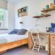 The Amsterdam Houseboat Family - de Pijp, Amsterdam (photo 3)