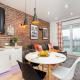 Movie Apartment at the Main Station by Noclegi Renters Cracovia - Foto 8