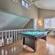 Modern Poconos Retreat with Hot Tub and Game Room, East Stroudsburg (zdjęcie 2)