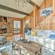 Rustic-Chic Sapphire Home with Wraparound Decks - Fotografie 4
