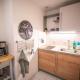 RR - Cozy Apartment - Parking - Kitchen - WIFI, マクデブルク - 写真 8