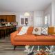 Bali Style Home - King Bed - Fireplace - Jacuzzi - Fast Wi-Fi - Free Netflix & Garage Parking, Edmonton (foto 5)