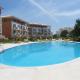Luxurious first floor apartment with balconies overlooking pool and gardens. Albufeira - Foto 1