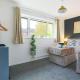 Detached House - City Centre Location - Free Parking, Garden, Smart TVs with Netflix by Yoko Property Milton Keynes - Foto 2