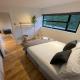 River guest house with jacuzzi fire and boat hire, Стейнс (фото 3)