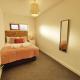 Spacious Home - 2 Ensuites - Garden - Smart TVs Swansea - Foto 8