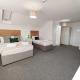 Spacious Home - 2 Ensuites - Garden - Smart TVs Swansea - Foto 9