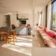 Villa Angelou - Sunlit Beach Getaway with Pool and WIFI, Belle Mare (Foto 9)