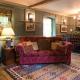 Queenies, an authentic Rural Style coastal cottage in a Nature Reserve, Farnham