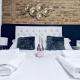 Duke and Duchess Apartments and Rooms - Private in Room Hot Tub Suites, London - Photo 9