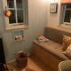 Chez Maurice Luxury Shepherds Hut with Bath and Hot Tub, Kelling - Фото 8