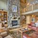 Grand Fraser Escape w/ Private Deck & Hot Tub, Fraser (foto 6)