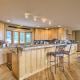 Grand Fraser Escape w/ Private Deck & Hot Tub, Fraser (foto 8)