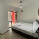 Renting Solutions Deluxe, ヤシ - 写真 5