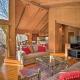 Fire Pit & Grill: Lakefront Poconos Cottage!, East Stroudsburg