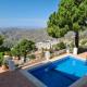 Lovely 2 Bed Apartment with Stunning views & Pool