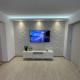 Robert's White Apartment, Ploješť - Fotografie 1