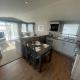 Lakeside Retreat 3 with hot tub, private fishing peg situated at Tattershall Lakes Country Park, Tattershall (foto 5)