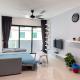 Suasana JB at JB Center Luxury Modern & Rustic 1BR Apt for Bussiness,Vacation trips, Johor Bahru (Foto 3)
