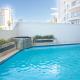 Luxury beachfront 2 bed, 2 bath with communal swimming pool, Bloubergstrand (photo 4)
