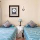 Luxury beachfront 2 bed, 2 bath with communal swimming pool, Bloubergstrand (photo 10)