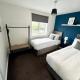 Spacious 3-Bedroom house with 5 beds and sofa-bed, Manchester - Photo 4