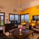 StayVista at Sunset on the Lake - Infinity Lakeview Swimming Pool with Contemporary Interiors & Lavish Amenities, Igatpuri - Fotografie 10