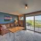 Slopeside Burke Mountain Condo with Fireplace!, East Burke (fotografie 3)