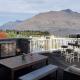 Central Lakeview Apartment with amazing rooftop 镇上湖景三室套房 Queenstown - Photo 10