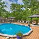 Happy Trails Hideout with New Bunk House and Hot Tub!, Yantis