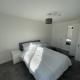 Double room with private bathroom in Basingstoke - Photo 3