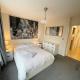 LUXURY APARTMENT, SAUNA, GYM, 24hrs Concierge Woking - Foto 8