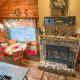 Serene Cabin in the Smokies w/ 2 Decks & Hot Tub!, Waynesville (zdjęcie 3)