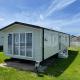 J2 static caravan at Fairway Holiday Park, Sandown - Foto 1