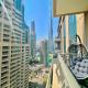 2BR Dubai Burj View Downtown Skyline with Pool, Gym, & Parking, Dubai - Foto 1