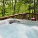 Natures Retreat with Hot Tub 7 Mi to Bryson City, Whittier