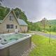 A-Frame Cabin with Hot Tub 5 Mi to Waterford!, Melrose - Fotografie 2