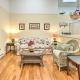 Couples Haven in Frankfort by Lake, Trails and Dtwn, Frankfort
