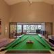 StayVista's The Cincin with Elegant Rooms, Snooker Table, Pool, Scenic View, and Jacuzzi, Lonavala - Foto 4
