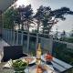 APARTAMENT BALTICHOFF PREMIUM with Sea View, Basen, Spa, Gym, Sauna, hala sportowa z kortem tenisowym, Gąski