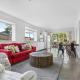 Bright 3-Bedroom Unit with Parking and Kitchenette, Окленд - Фото 2